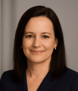 Kimberly Williams, Directora de Operaciones de Chroma Early Learning Academy, con más de 30 años de experiencia en educación infantil, retrato profesional en fondo neutro.